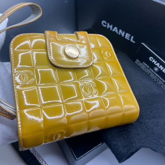 Chanel Chocolate bar Cocomark Enamel Bi-fold wallet - Picture 9 of 13